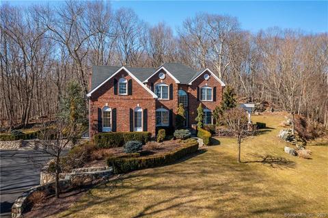 34 Equestrian Rdg, Newtown, CT 06470