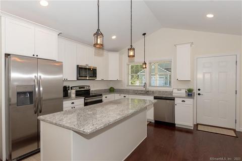 16 Henry Dr #16, Plainfield, CT 06374