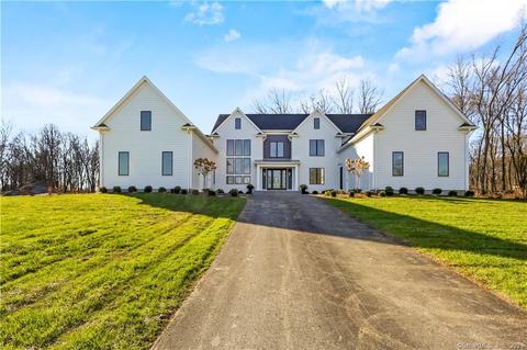 17 Holly Ln, Sandy Hook, CT 06482