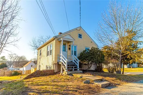 35 Olive St, Waterford, CT 06385
