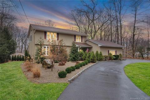 26 Winthrop Dr, Shelton, CT 06484