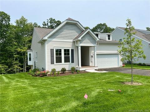 907 Tillinghast Dr #004, Oxford, CT 06478