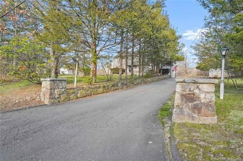 26 Garibaldi Ln, New Canaan, CT 06840