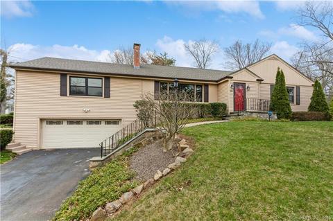 36 Applewood Rd, Branford, CT 06405
