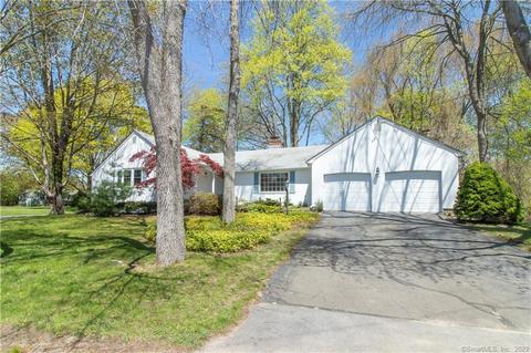 27 Meadowood Ln, Old Saybrook, CT 06475