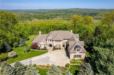 49 Owl Ridge Rd, Woodbury, CT 06798