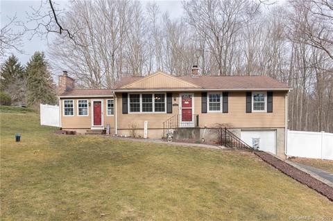 247 De Fashion St, Southington, CT 06479