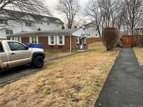 4 Bloomfield Dr, Fairfield, CT 06825