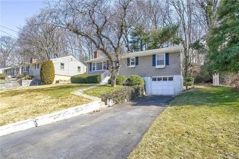 6 Cobblers Ln, Norwalk, CT 06851