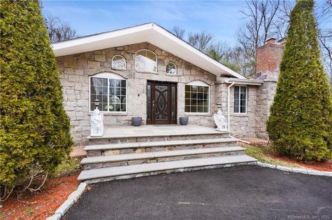 69 Chestnut Hill Rd, Stamford, CT 06903