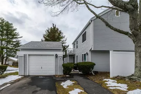 20 Peddlars Dr #20, Branford, CT 06405
