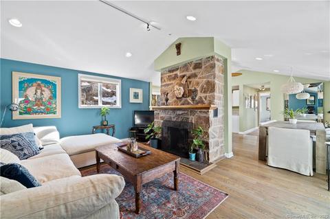 21 Euclid St, Branford, CT 06405