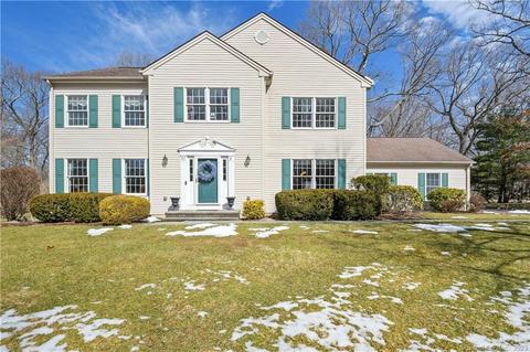 10 Autumn Ct, Cheshire, CT 06410