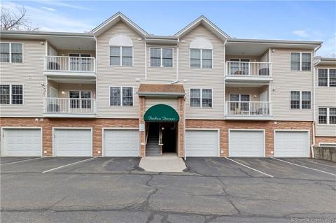 11210 Arganese Pl, Trumbull, CT 06611