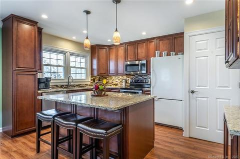 7 Purdum Rd, New Fairfield, CT 06812