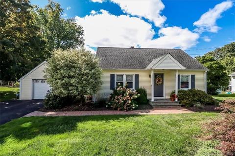 8 Evergreen Rd, Newtown, CT 06482 photo 1
