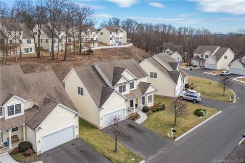 7 Spring Ridge Ct, Danbury, CT 06811