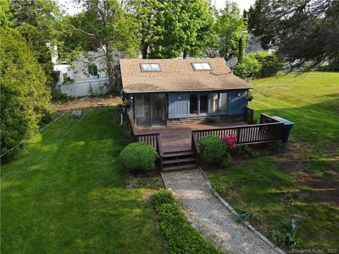 9 Nichols Ln, Waterford, CT 06385