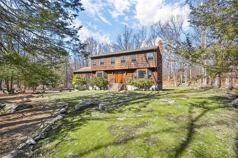 7 Leopard Dr, Newtown, CT 06482