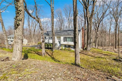 32 Jamestown Rd, Trumbull, CT 06611