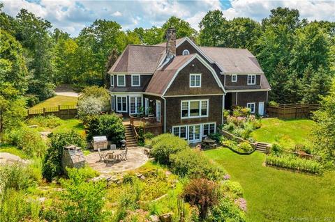 27 Walnut Ln, Weston, CT 06883