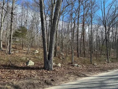 80- Apt 4 Ryder Rd, North Stonington, CT 06359
