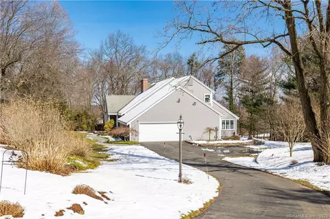 20 Metacomet Dr, East Granby, CT 06026
