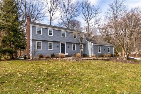 3 Vincent Dr, Simsbury, CT 06070