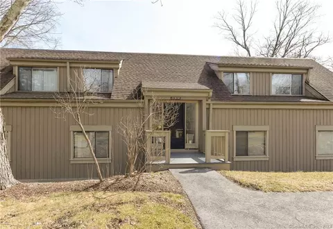 32 Heritage Vlg #E, Southbury, CT 06488
