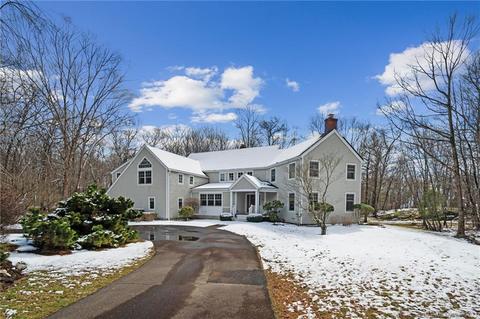 31 Woodland Pl, Wilton, CT 06897