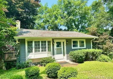 11 Pleasant View Rd, New Fairfield, CT 06812