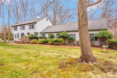 31 Brookwood Dr, Newtown, CT 06470