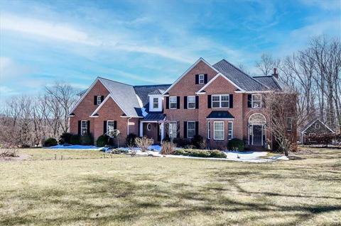 87 Coach Light Dr, Woodbury, CT 06798