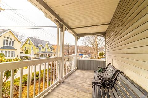 28 Oak St, Norwich, CT 06360