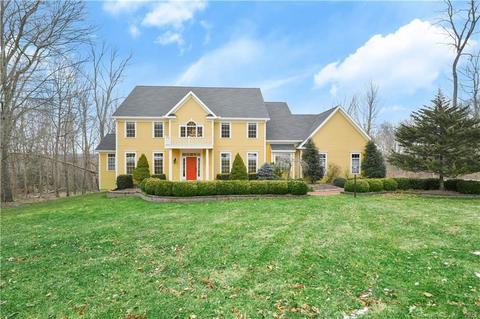 4 Winter Ridge Rd, Newtown, CT 06482