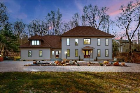 94 Clover Ln, Manchester, CT 06040
