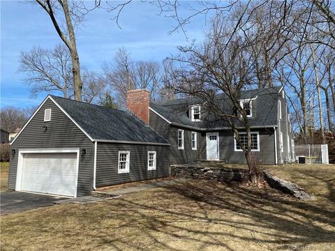 42 Woodridge Cir, West Hartford, CT 06107