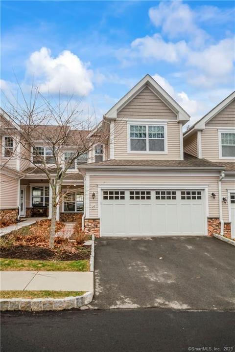 27 Hunting Ridge Ln #27, Bethel, CT 06801