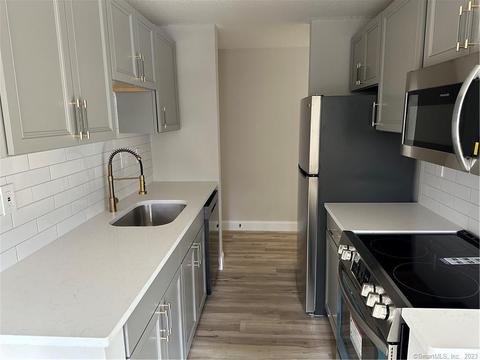 45 Jefferson Rd #2-11, Branford, CT 06405