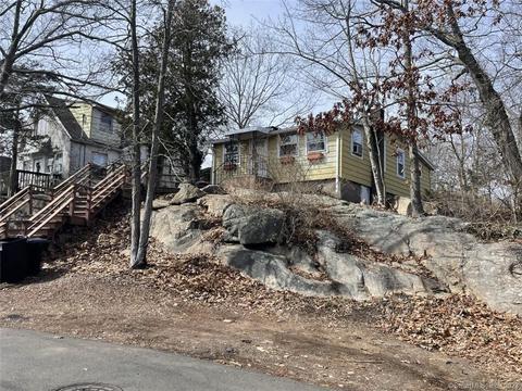 30 Cliff St, East Haven, CT 06512