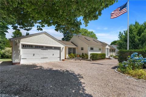 225 N Water St, Stonington, CT 06378
