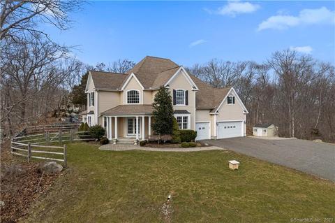 13 Halls Rd, Westbrook, CT 06498