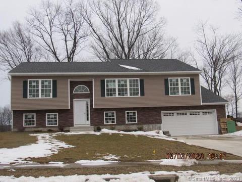 11 Pear Tree Dr, Naugatuck, CT 06770