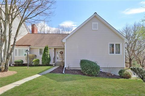 215 Fox Run #215, Shelton, CT 06484
