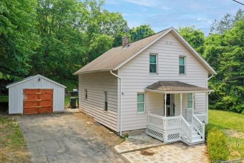 28 Greystone St, Windham, CT 06226