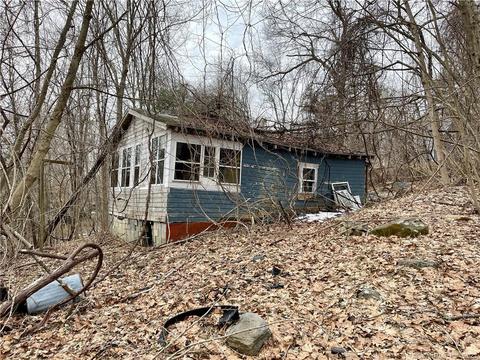 5 Circle Dr, Ashford, CT 06278