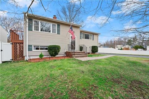 10 Mark Dr, Norwalk, CT 06851