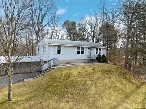 881 Parker St, Manchester, CT 06042