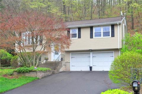 104 Metacomet Rd, Plainville, CT 06062