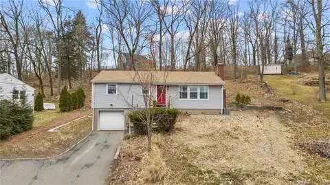 3 Upper State St, North Haven, CT 06473